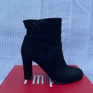 Impo Women's Black Boots with Cinched Accent